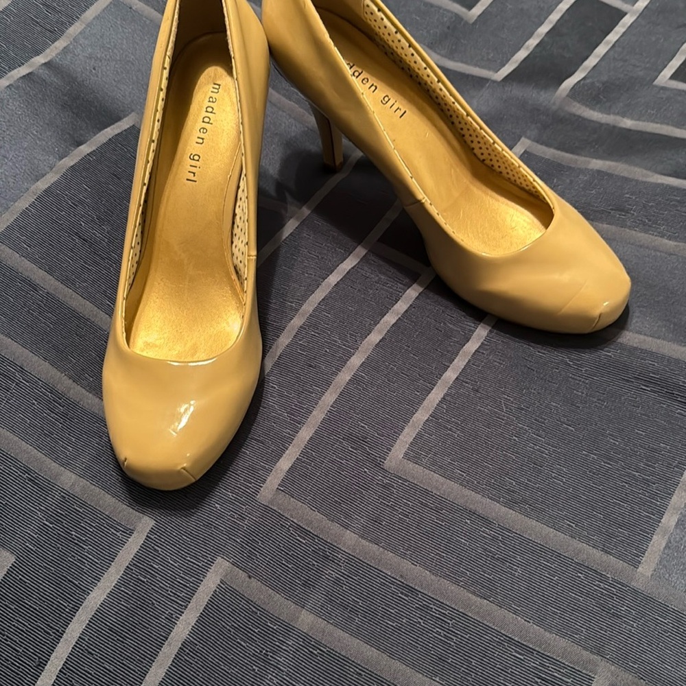 Madden Girl Nude Heels 9W